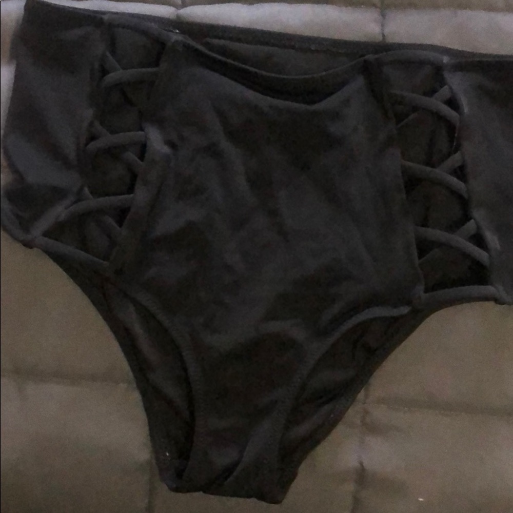 Black bottoms